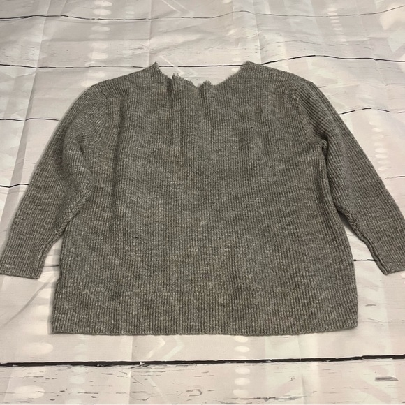 Gray Ribbed 3/4 to Long Sleeve Sweater, Size Small - Picture 8 of 8